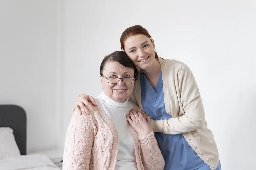 medium-shot-smiley-women-posing